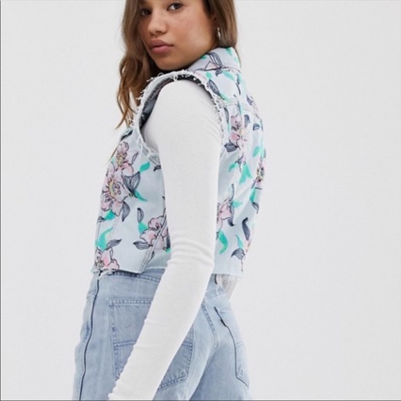LEVI’S Premium Embroidered Floral Denim Crop Vest - Picture 11 of 14